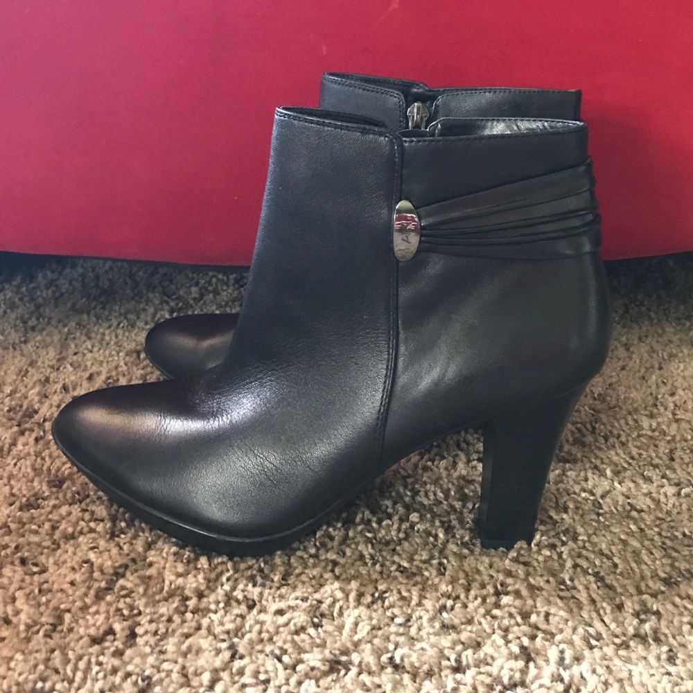 Elegant Black Ankle Boots